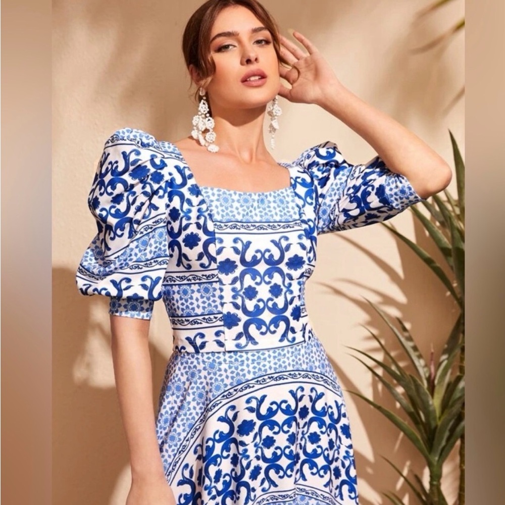 SHEIN Floral Blue and White Crop Top